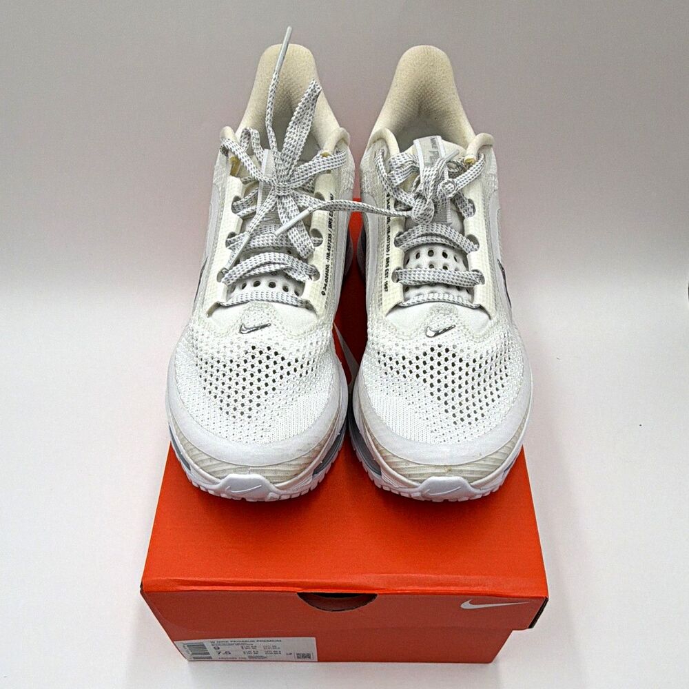 Nike Pegasus Premium Women's Running Shoes White Metallic Silver Size 9 EUC